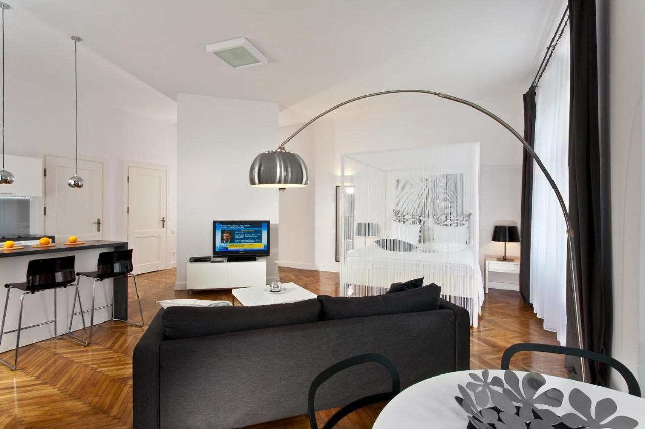 Apartamenty Pomaranczarnia พอซนาน ภายนอก รูปภาพ